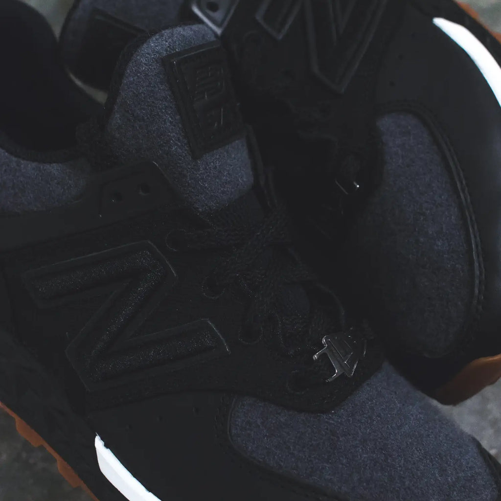 New Era x New Balance 574 Sport in Black/Gum - MS574NE