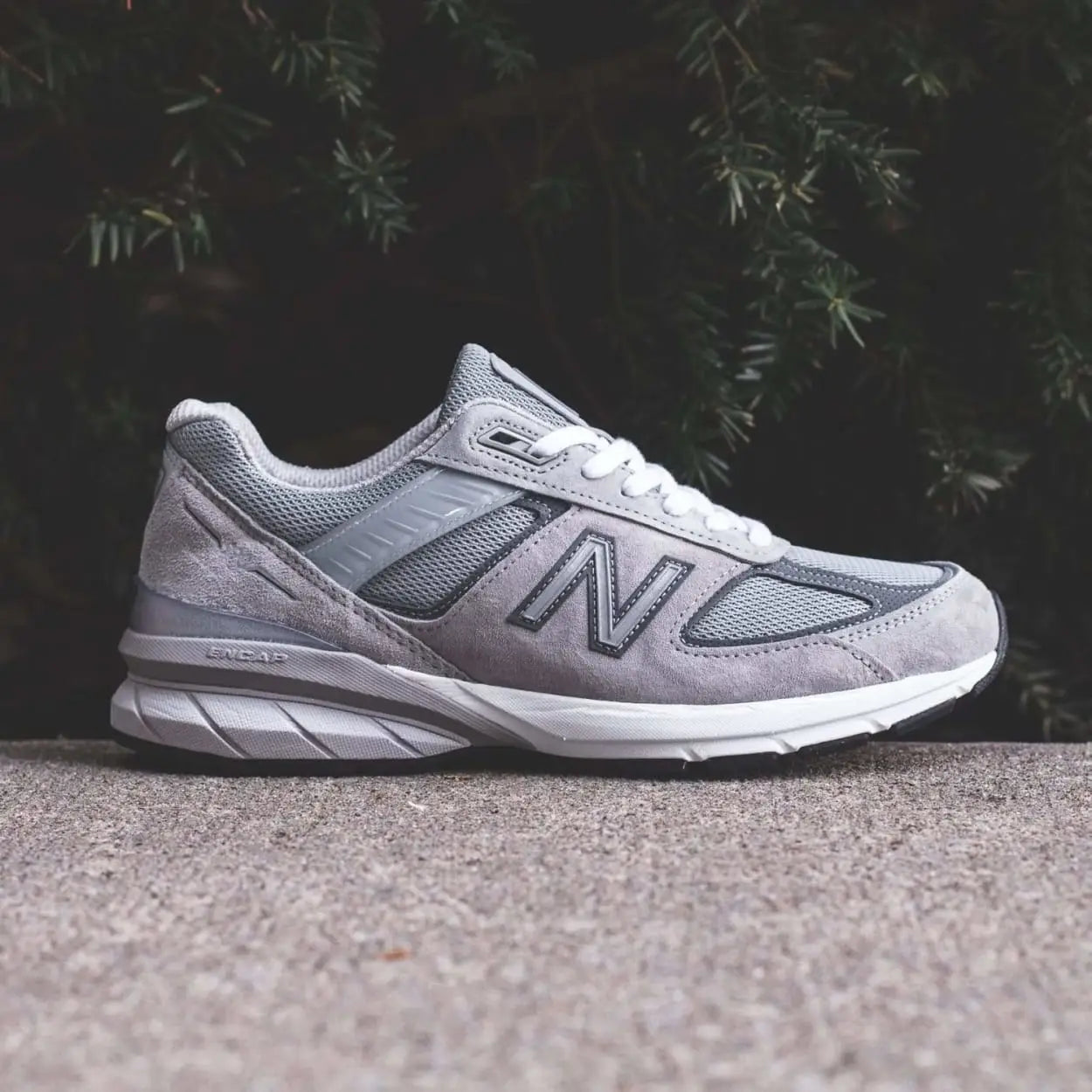 New Balance 990v5